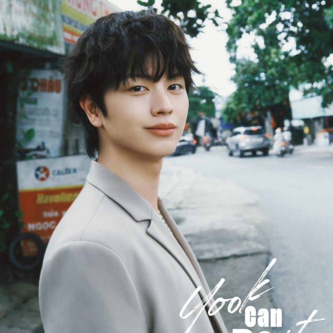 A moment captured by a fan of Yook Sungjae