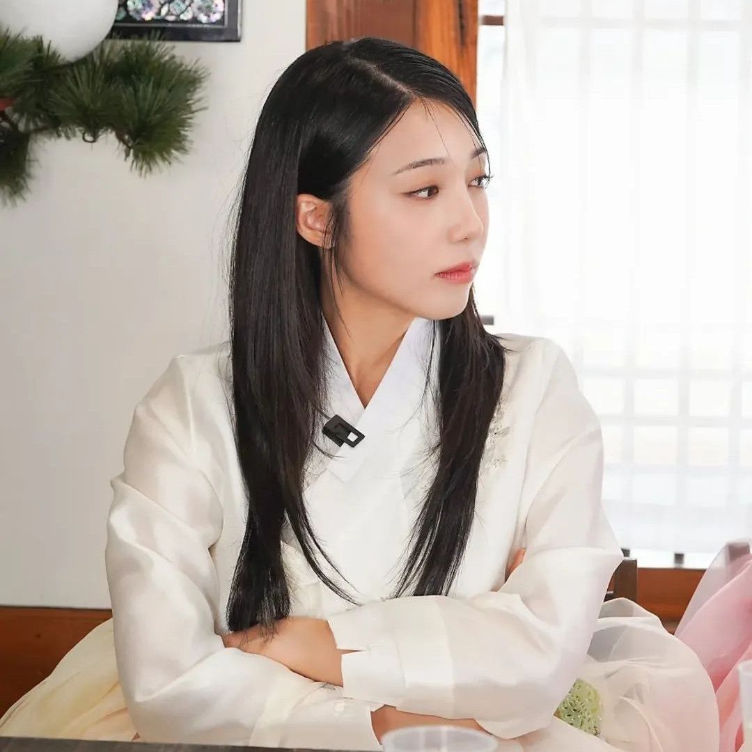 Behind-the-scenes cut of Jung Eunji