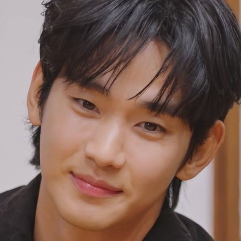 粉絲拍下的金秀賢瞬間