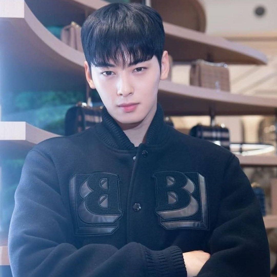 Behind-the-scenes cut of Cha Eunwoo