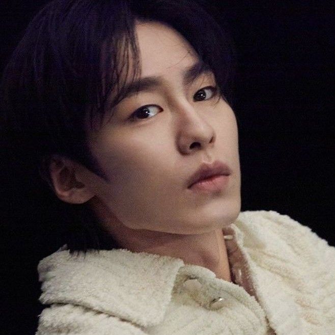 Behind-the-scenes cut of Lee Jaewook