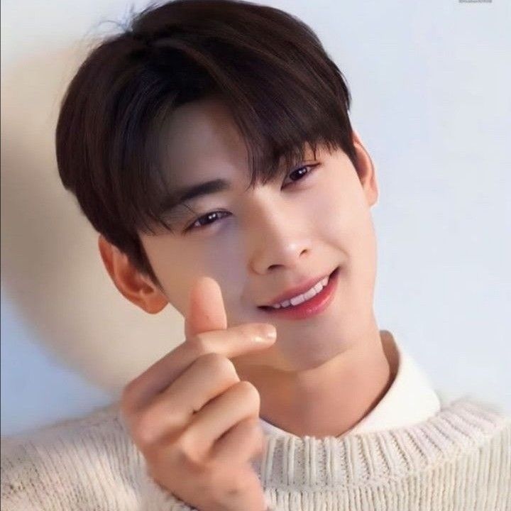 Latest photo of Cha Eunwoo