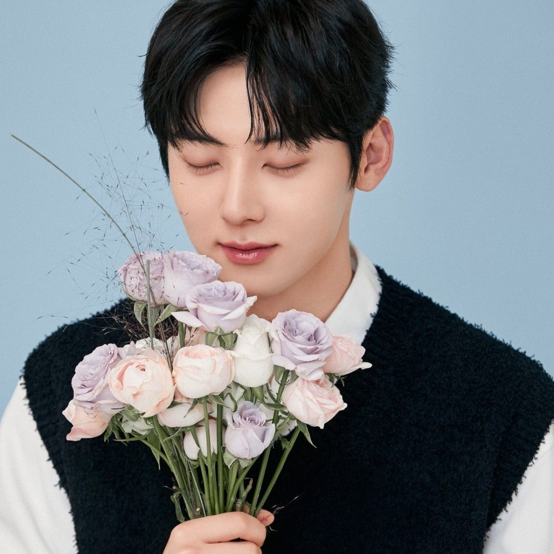 Recent activity shot of Hwang Minhyun