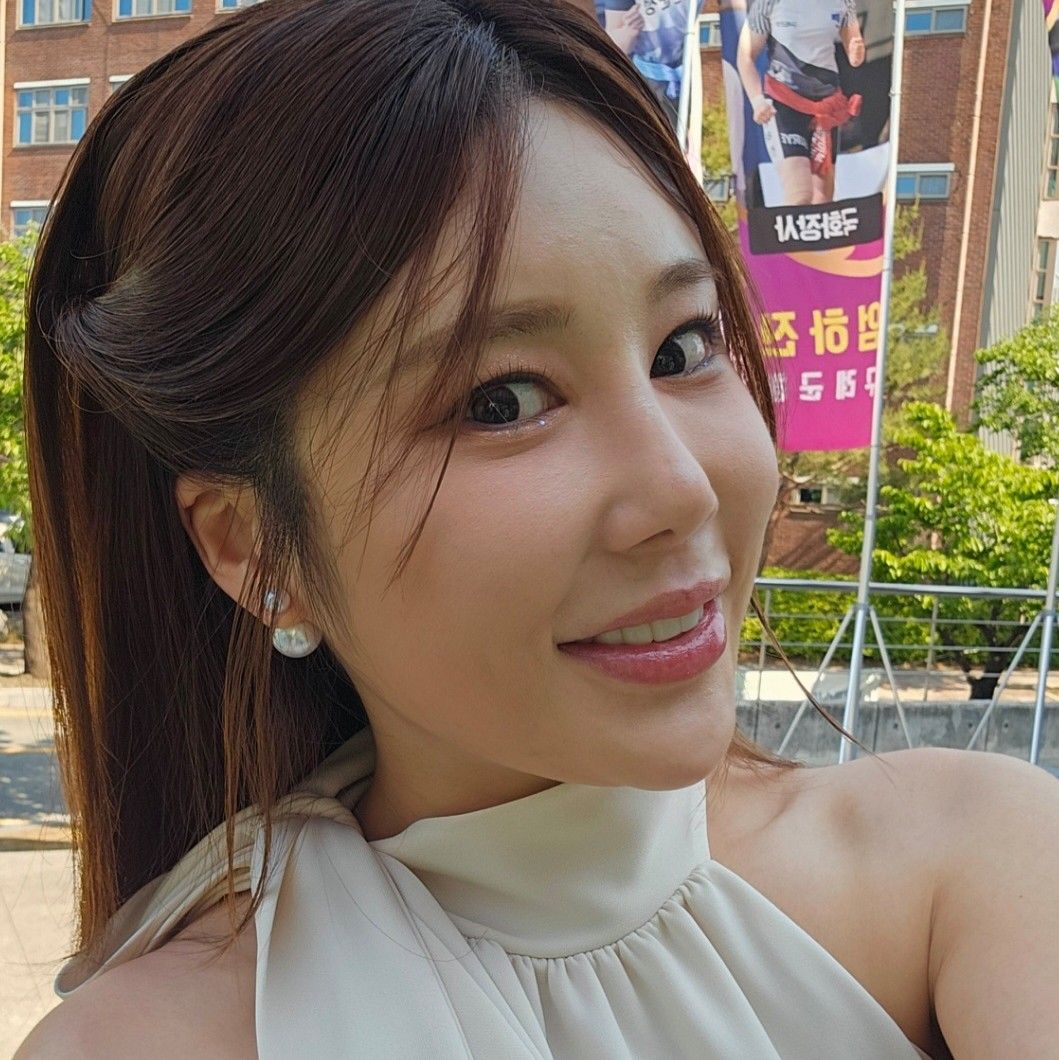 Recent activity shot of Kim Soyou