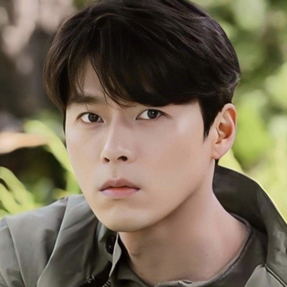 A moment captured by a fan of Hyun Bin