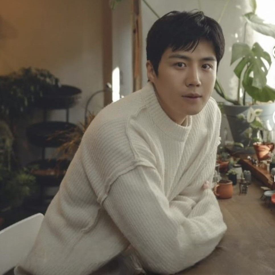 Behind-the-scenes cut of Kim Seonho