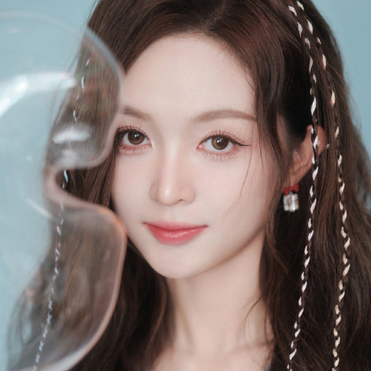 Behind-the-scenes cut of Wu Xuanyi