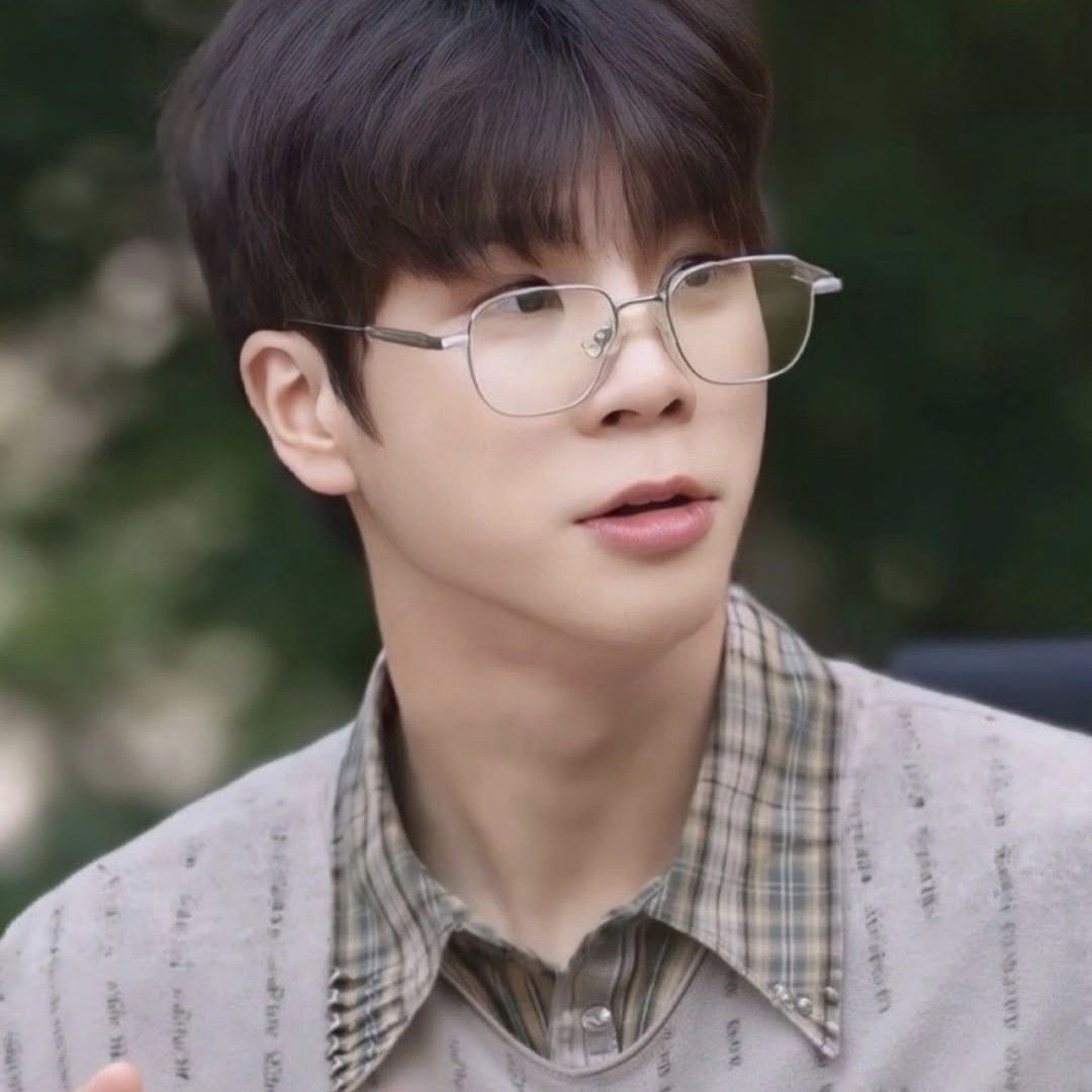 Behind-the-scenes cut of Jeong Dongwon