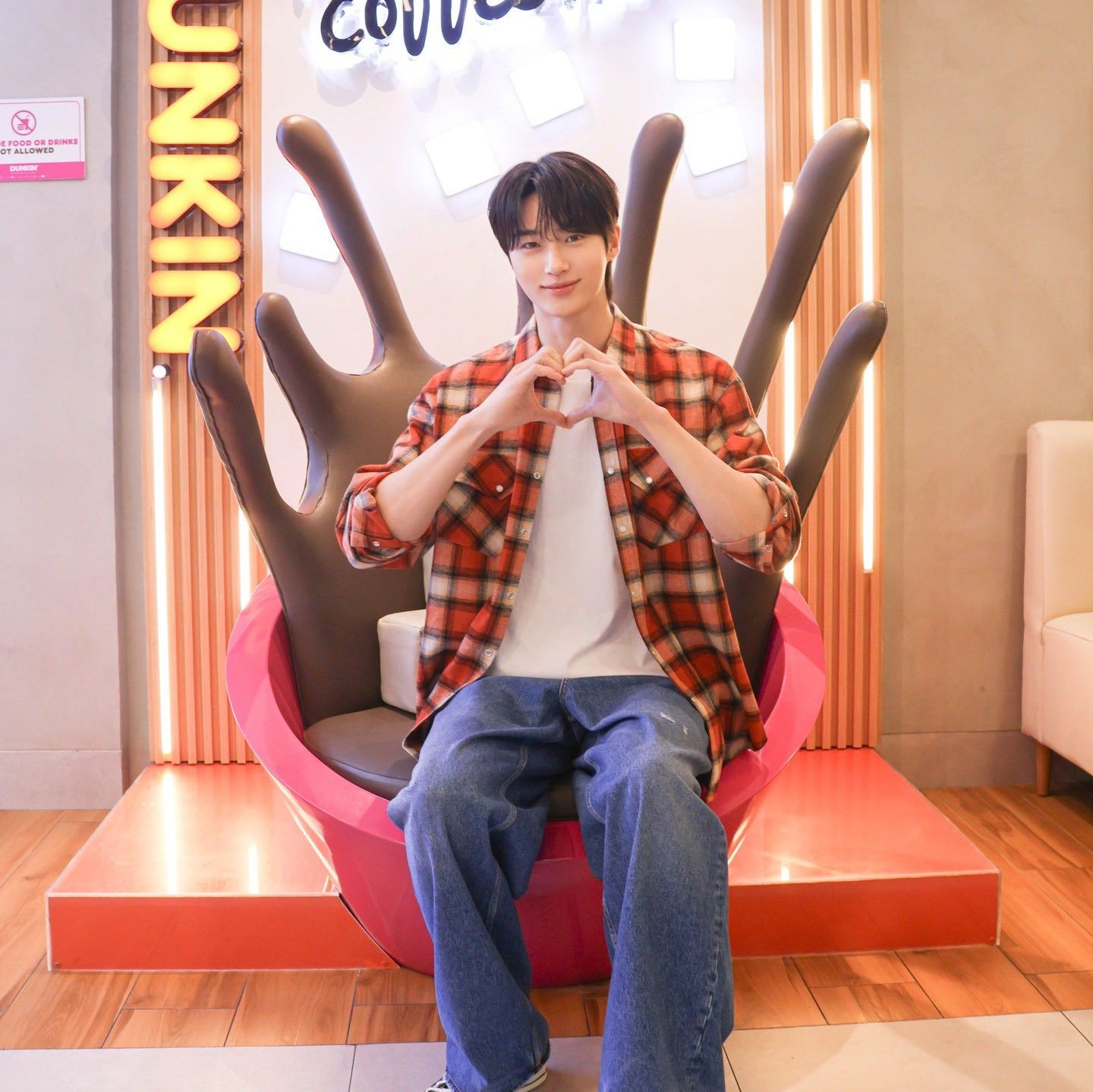 A moment captured by a fan of Byeon Wooseok