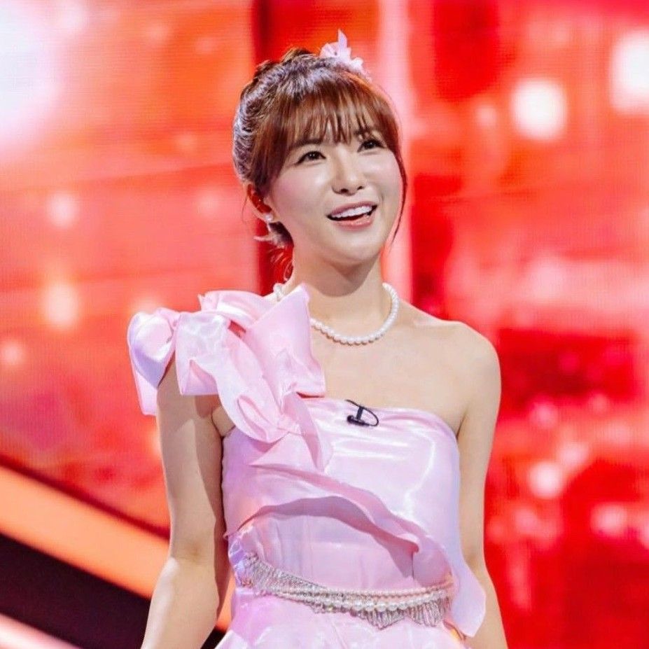 A moment captured by a fan of Ryu Wonjung