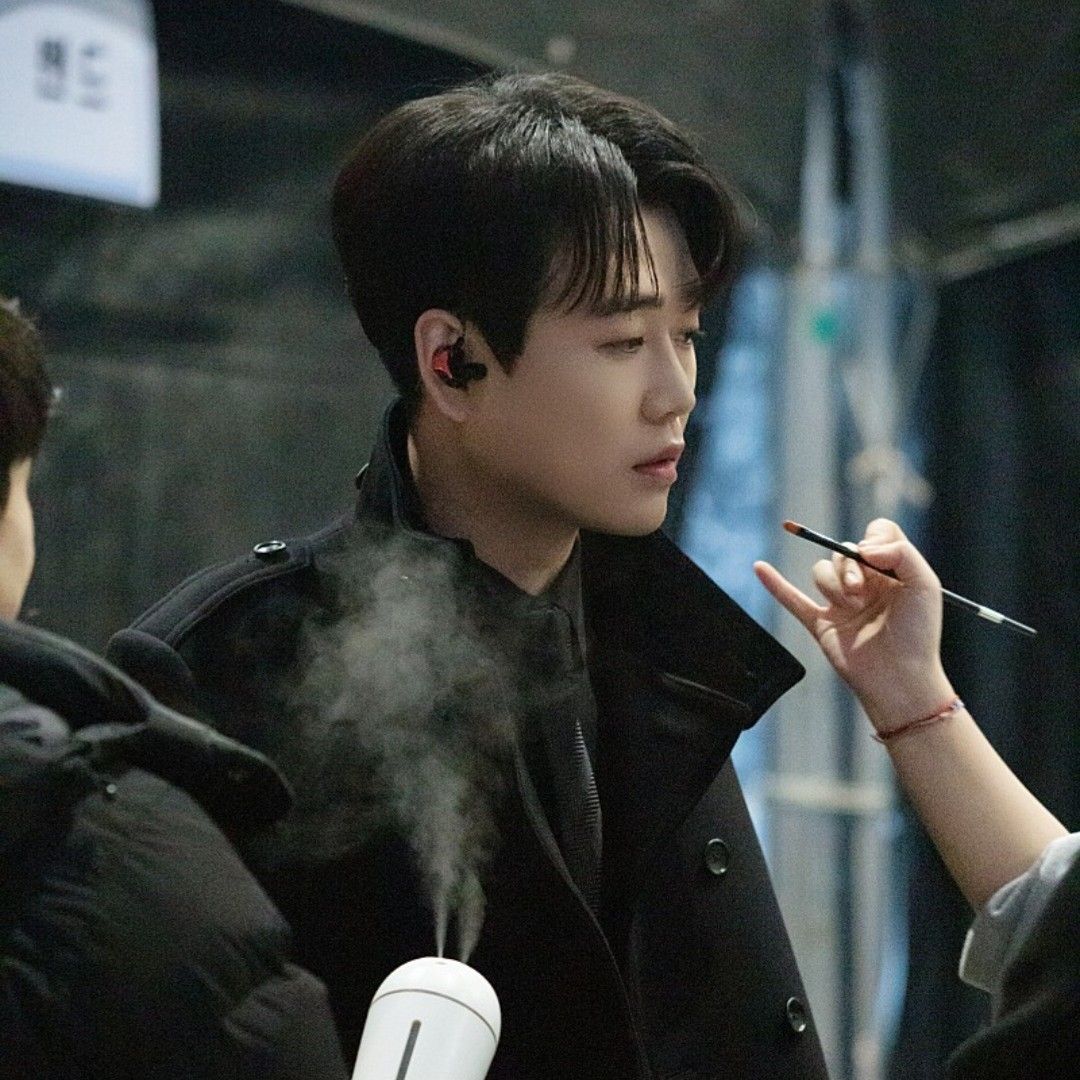 A moment captured by a fan of Hwang Youngwoong