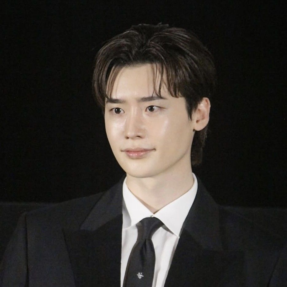 Latest photo of Lee Jongsuk