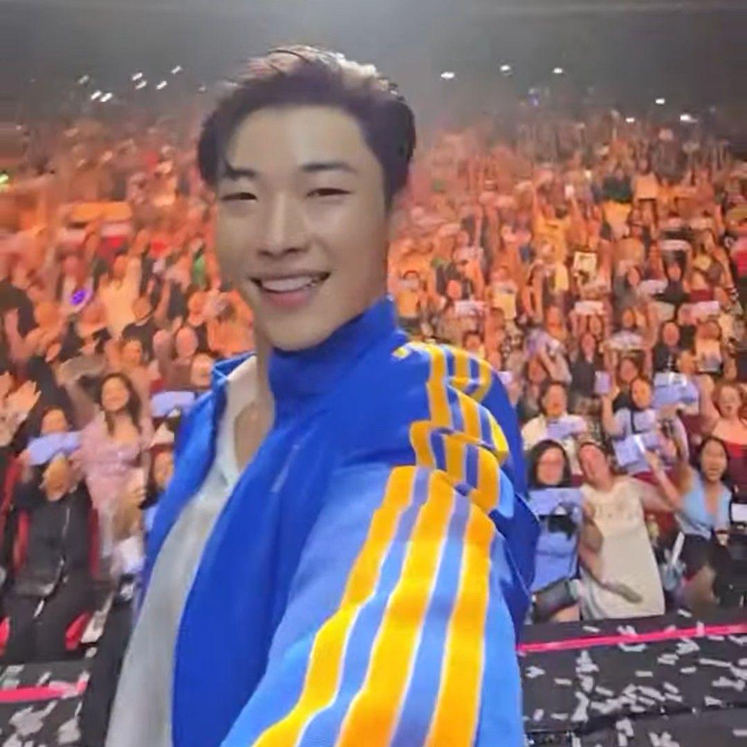 A moment captured by a fan of Woo Dohwan