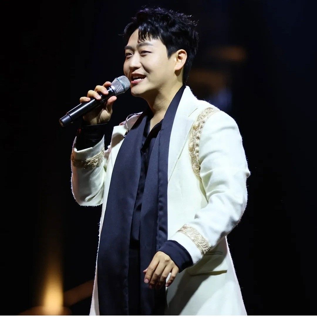A moment captured by a fan of Min Soohyun
