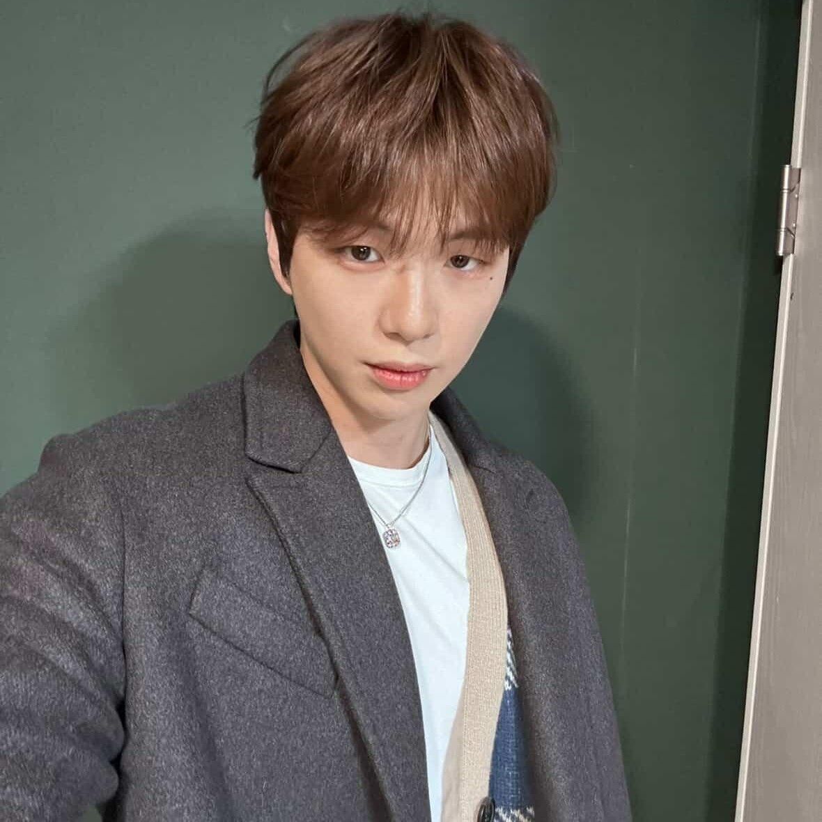 Behind-the-scenes cut of Secret Garden