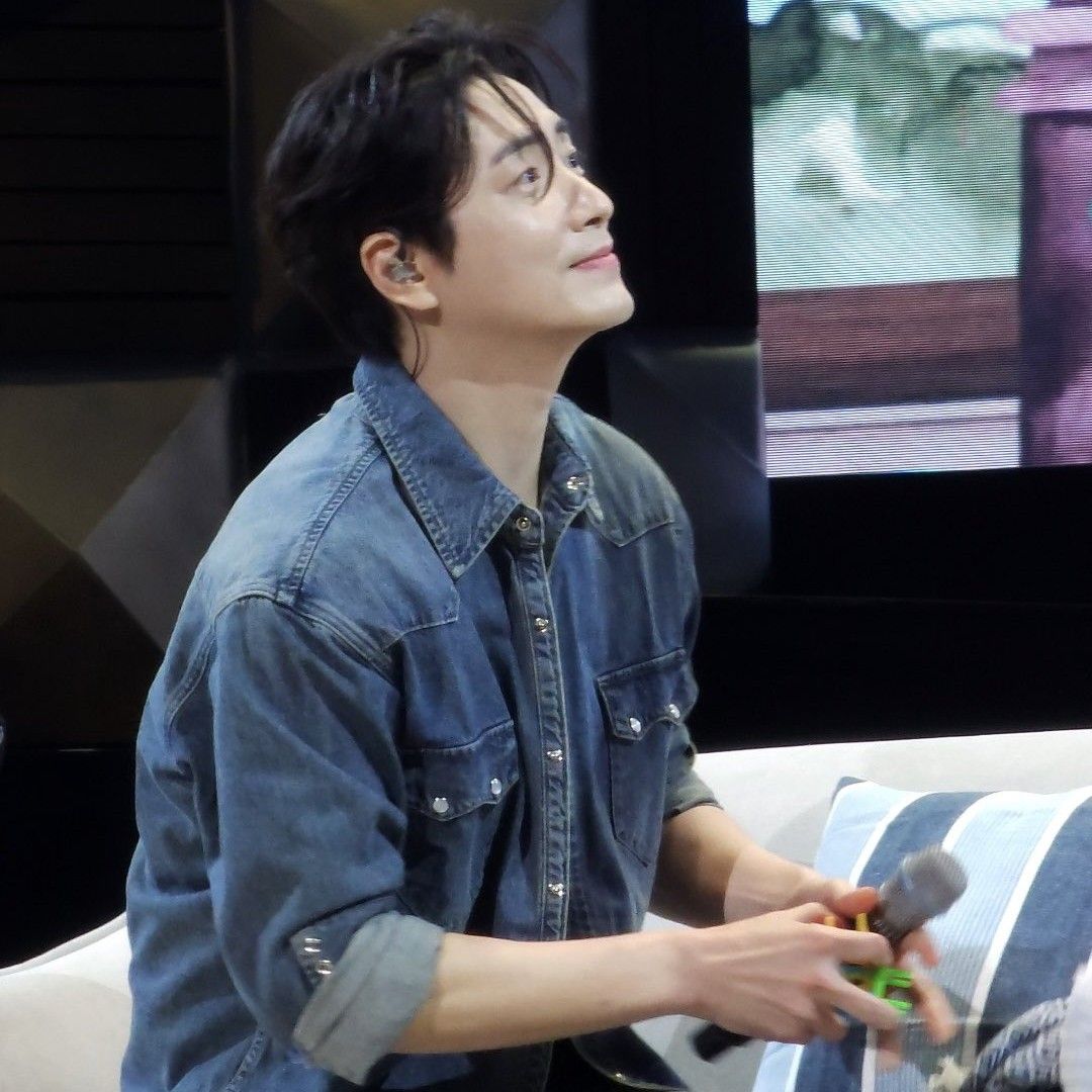 Behind-the-scenes cut of Lee Joonhyuk