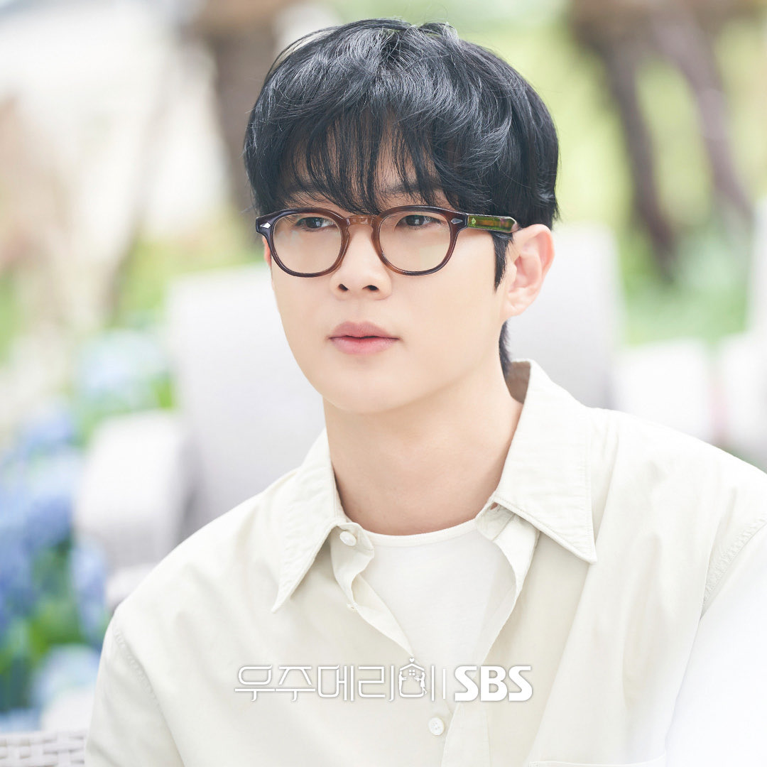 A moment captured by a fan of Choi Wooshik