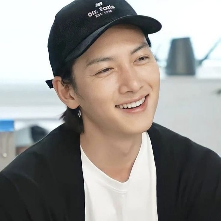 Behind-the-scenes cut of Ji Changwook