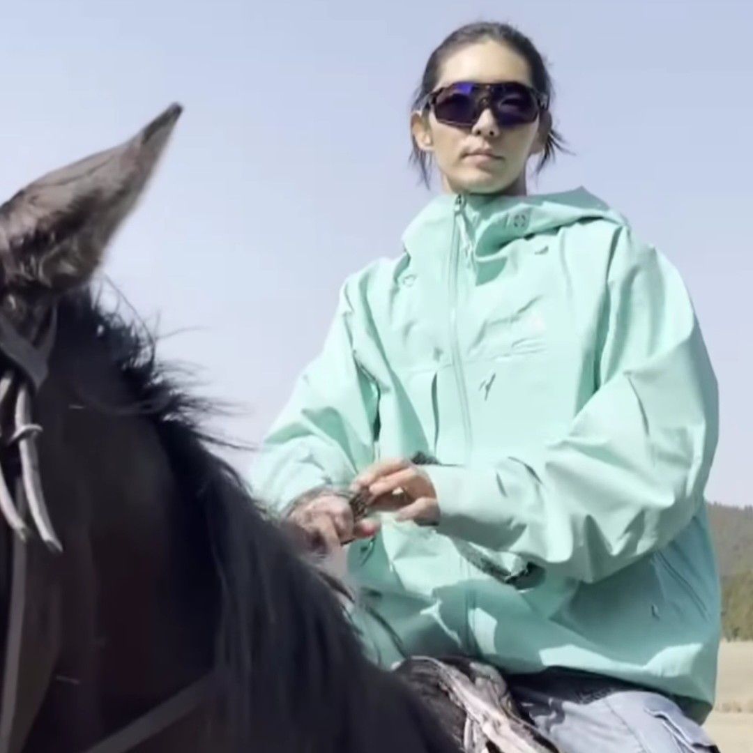 Behind-the-scenes cut of Lee Joongi