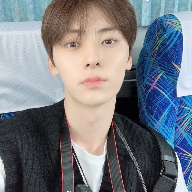A moment captured by a fan of Hwang Minhyun