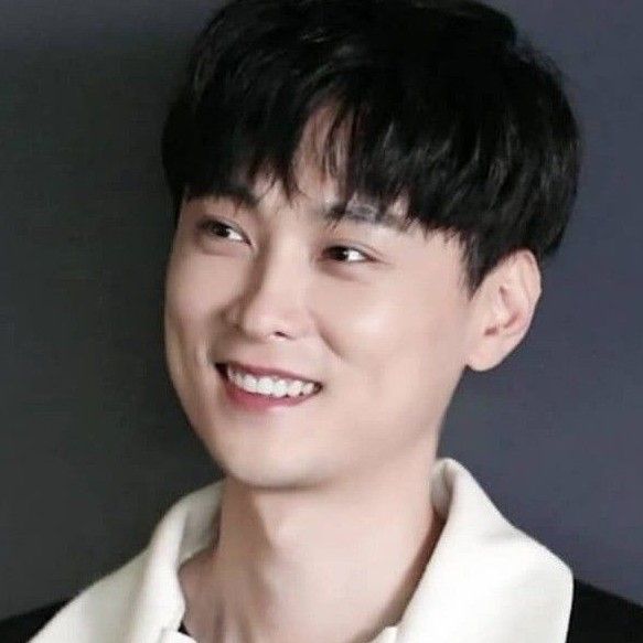 A moment captured by a fan of Min Kyunghoon