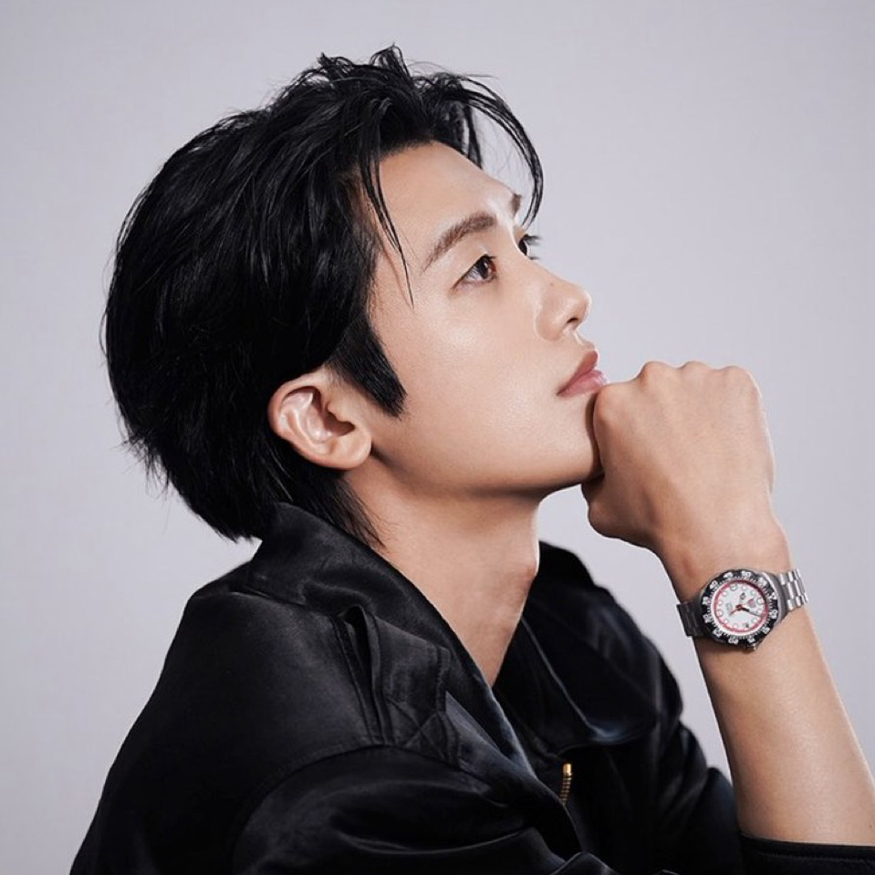 A moment captured by a fan of Park Hyungsik