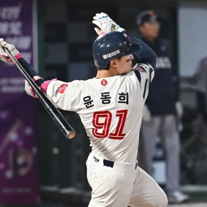 Behind-the-scenes cut of Yoon Donghee