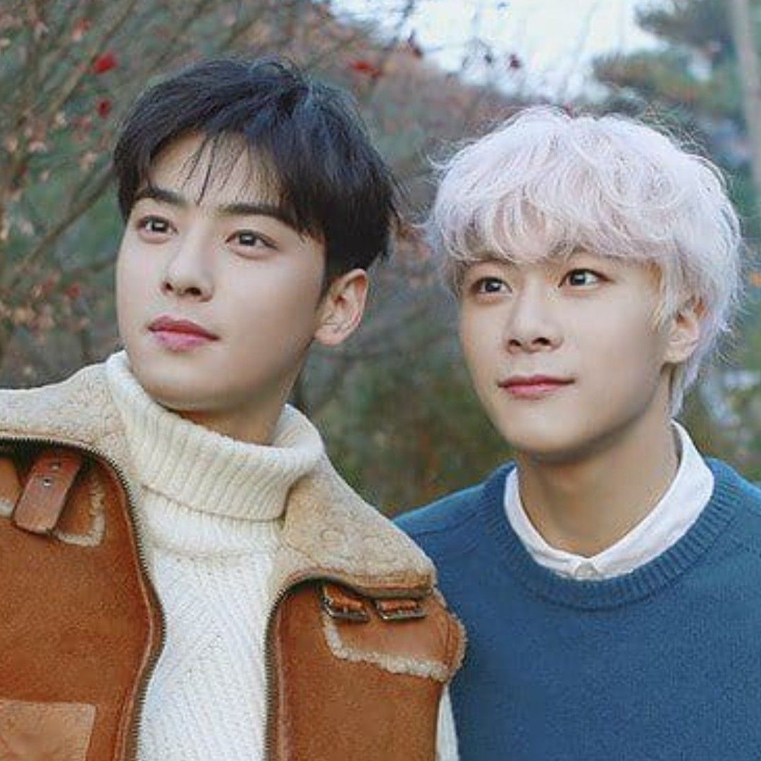 A moment captured by a fan of Cha Eunwoo