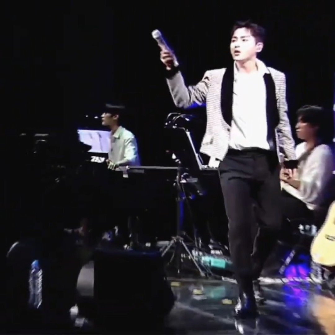 A moment captured by a fan of Seong Ri