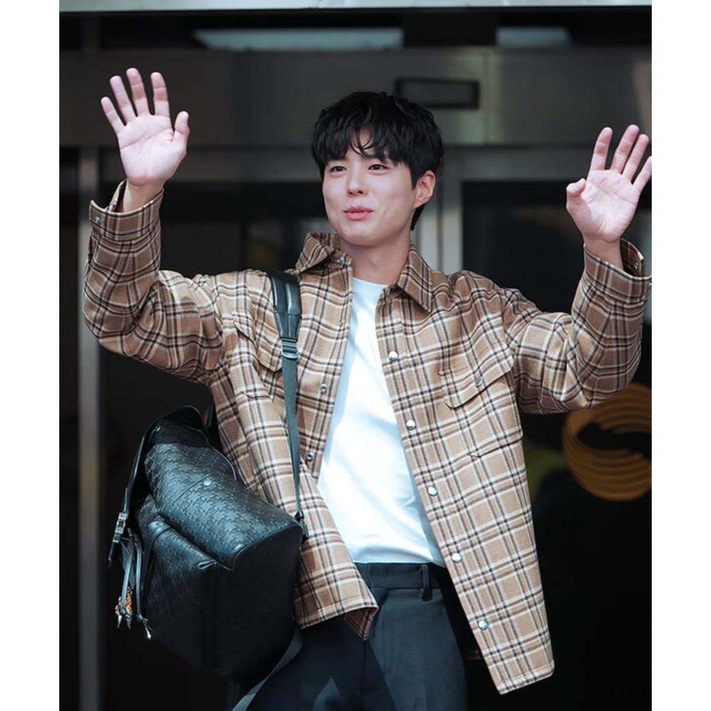 Behind-the-scenes cut of Park Bogum