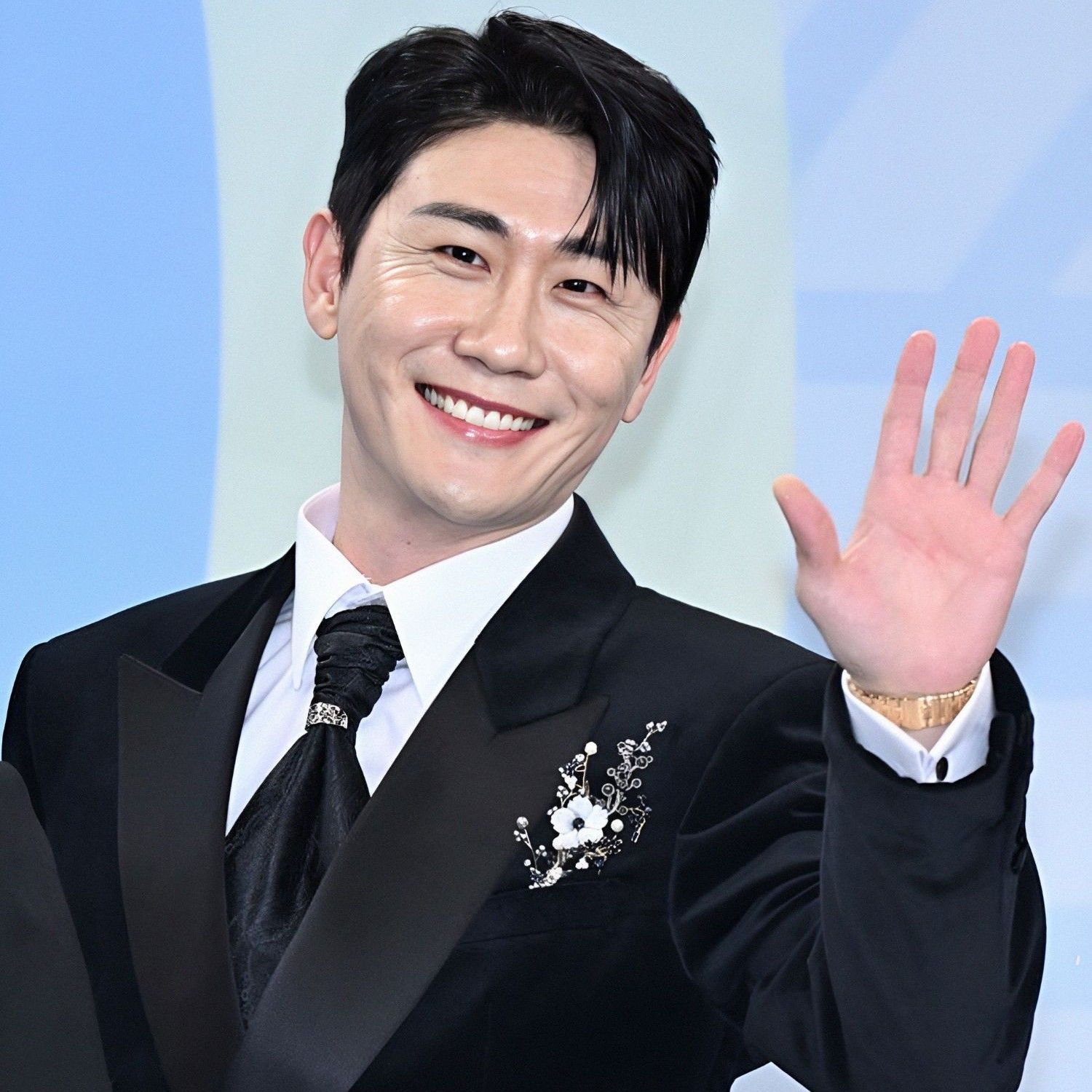 A moment captured by a fan of Young Tak