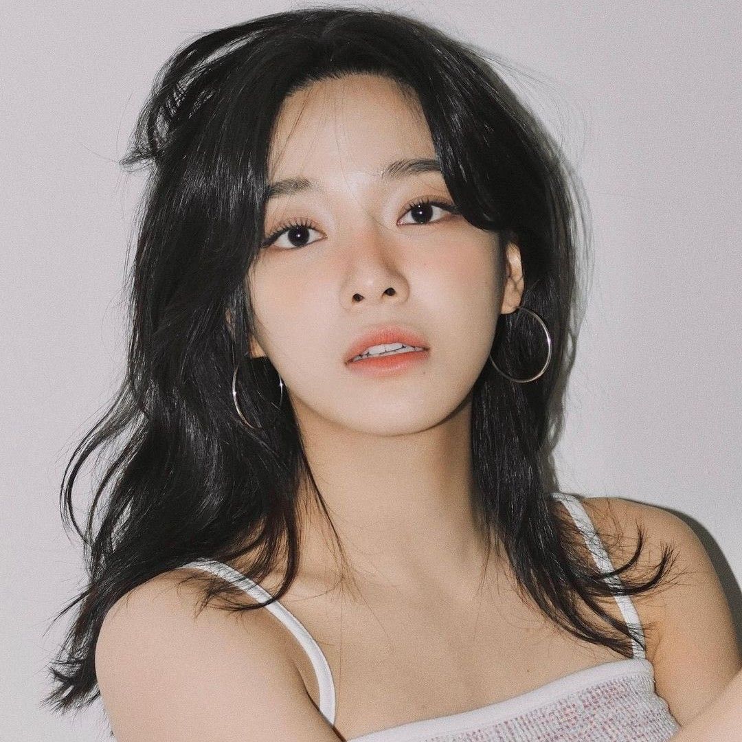Behind-the-scenes cut of Kim Sejeong