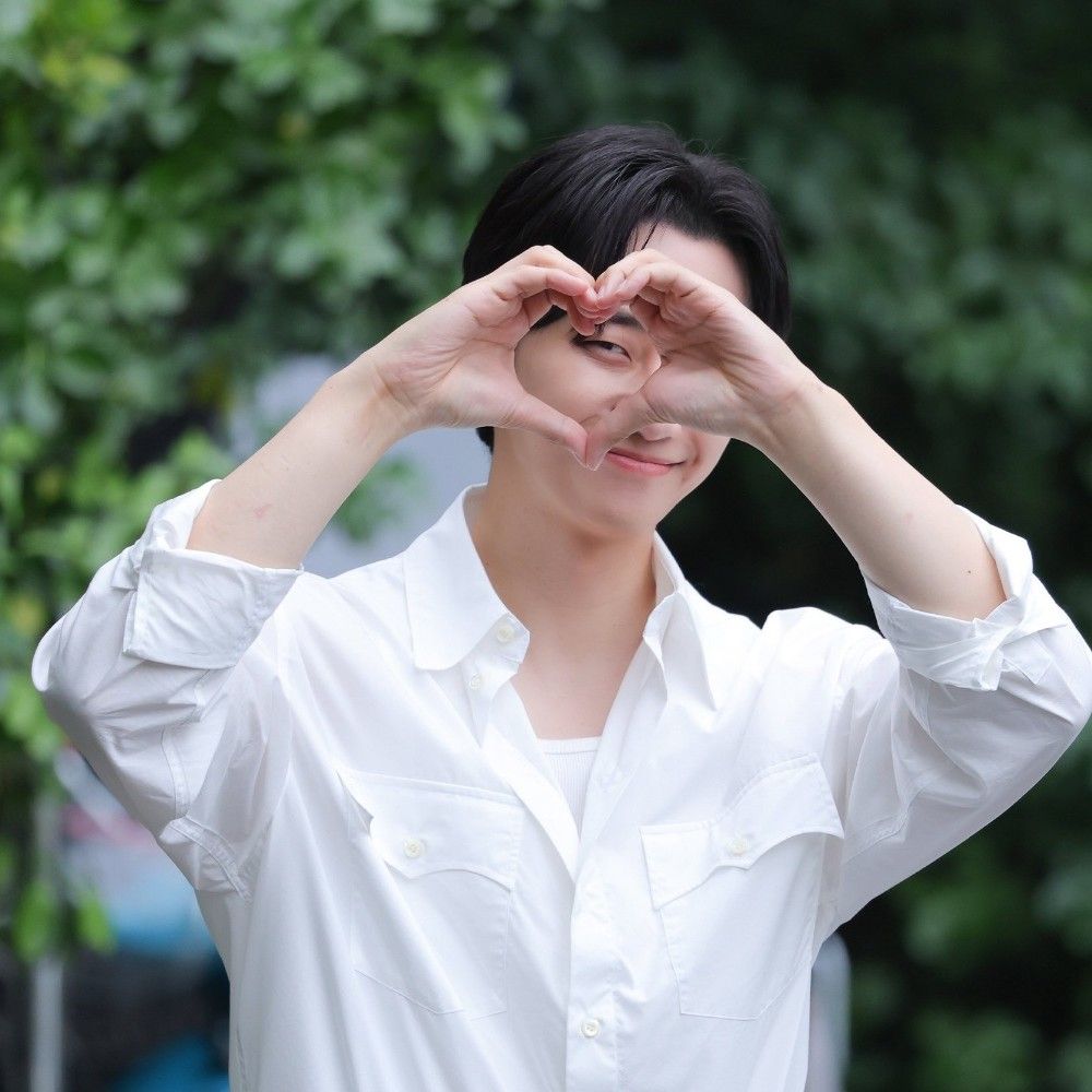 Recent activity shot of Lee Junho