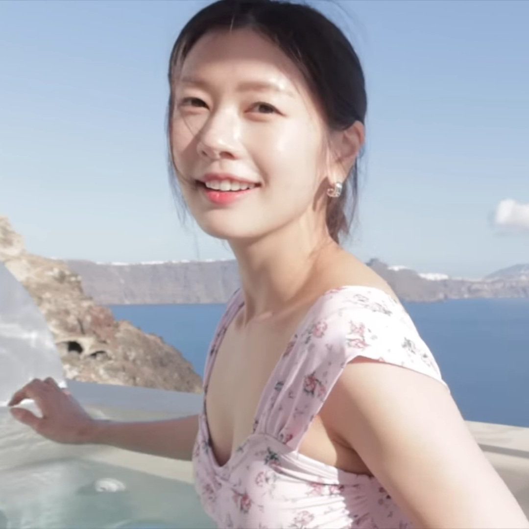Behind-the-scenes cut of Jung Somin