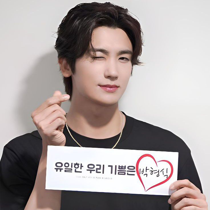 A moment captured by a fan of Park Hyungsik