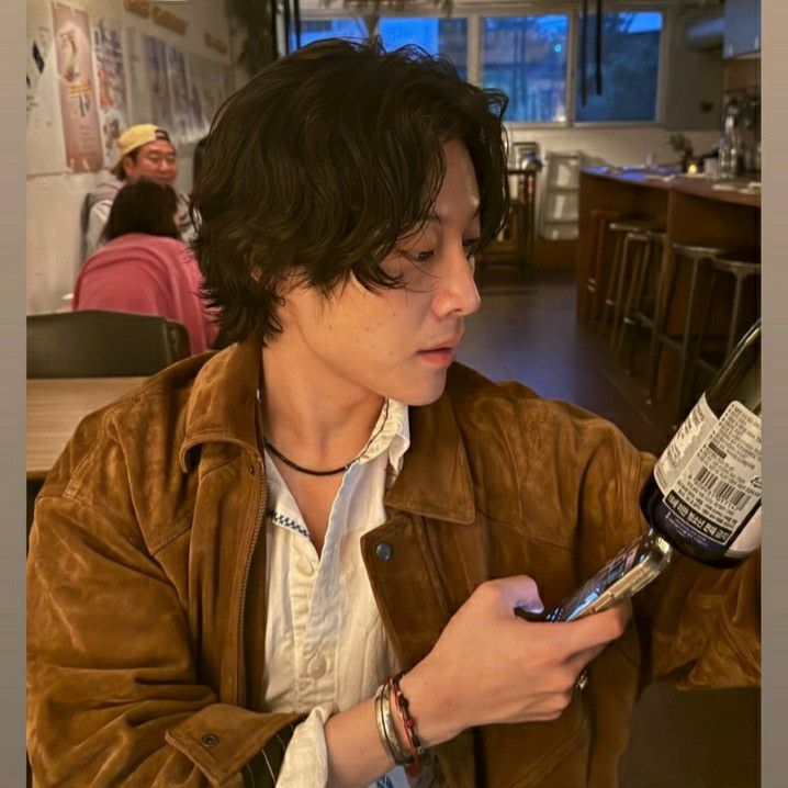 Recent activity shot of Lee Jongwon