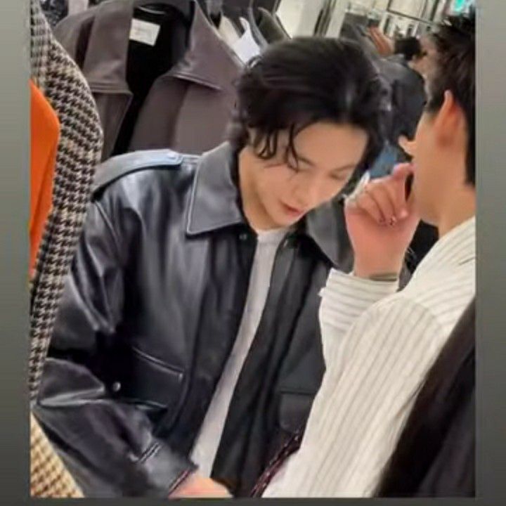 A moment captured by a fan of Lee Jongwon