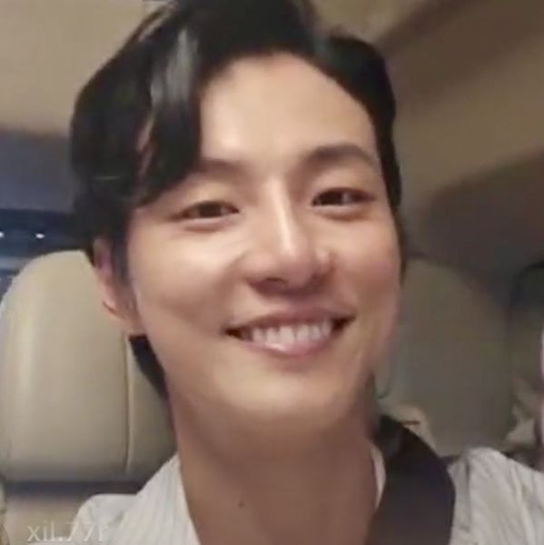 Popular profile image of Yoon Shiyoon selected by vote