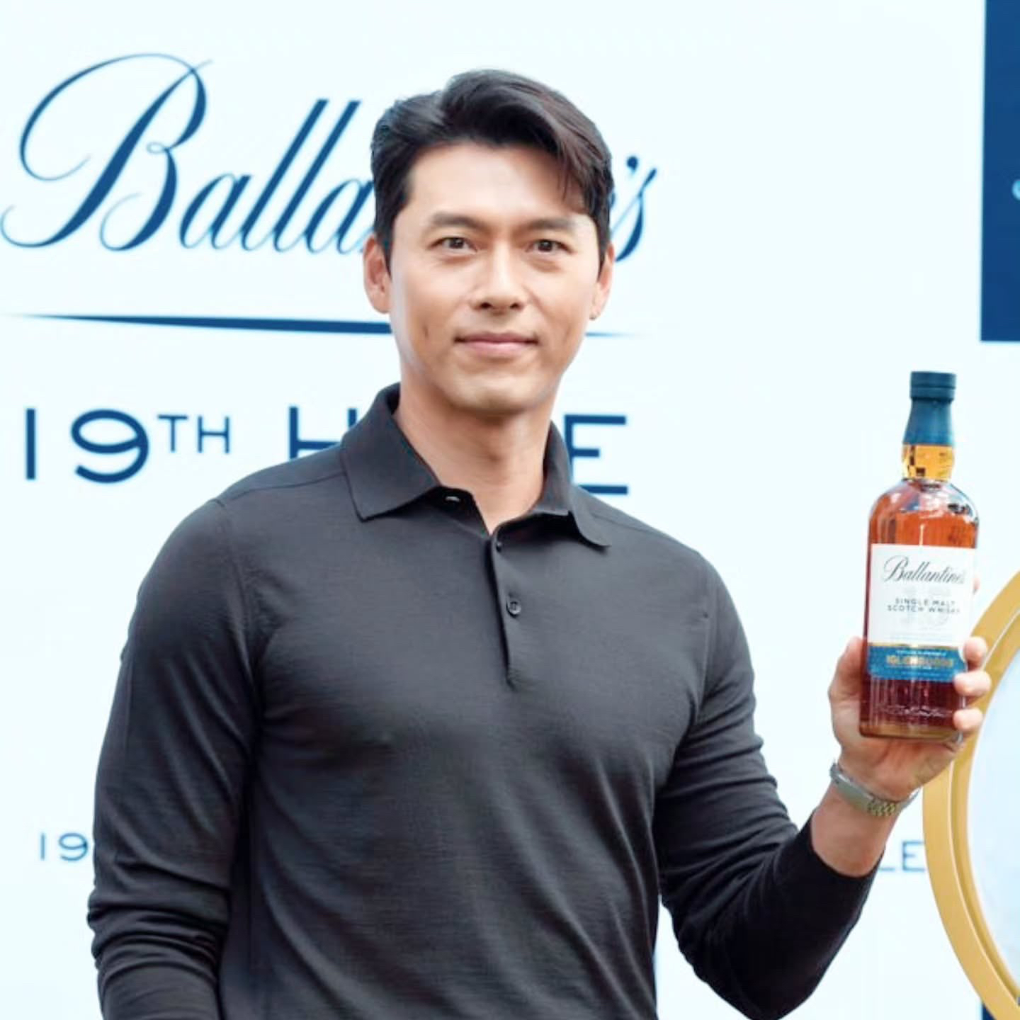 Behind-the-scenes cut of Hyun Bin