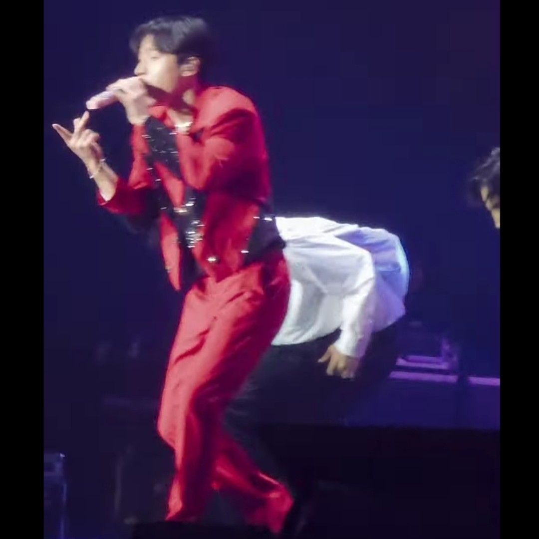 A moment captured by a fan of Seong Ri