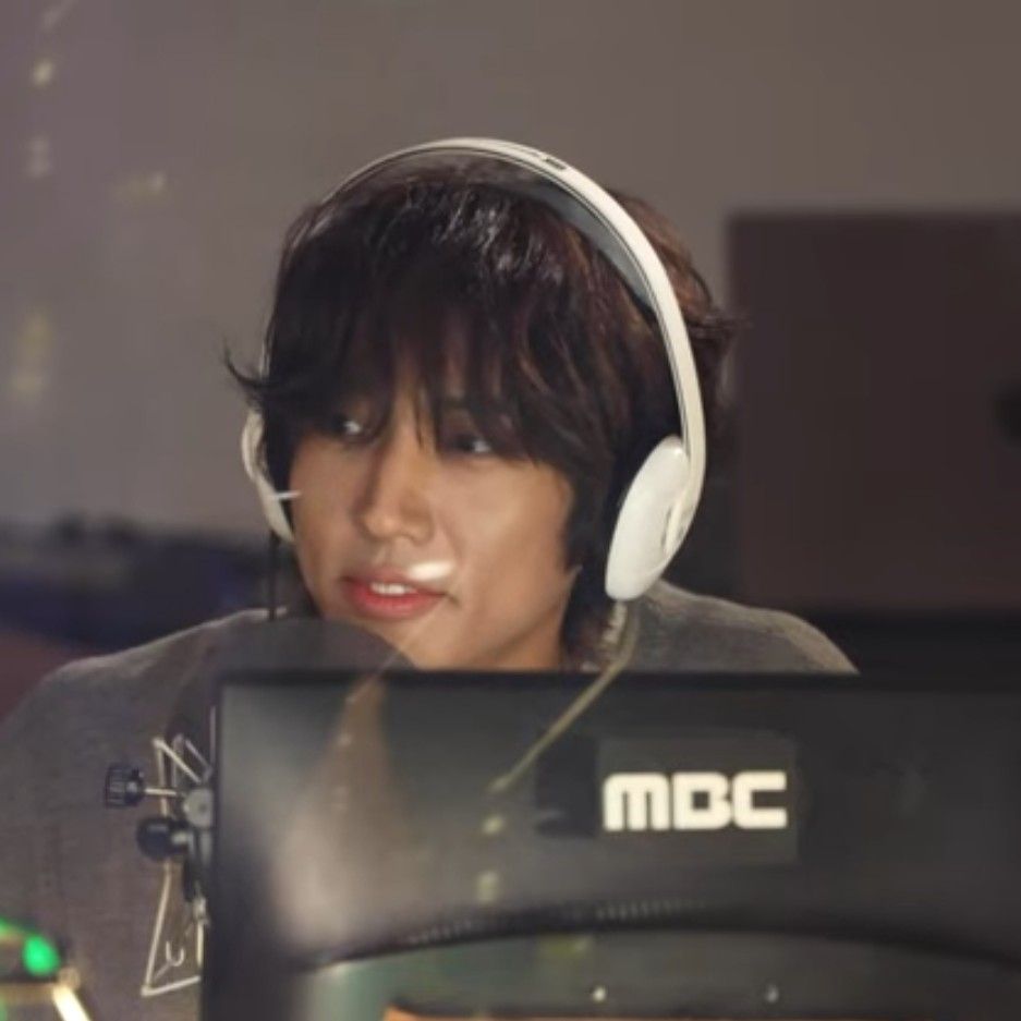 Behind-the-scenes cut of Lee Seungyoon