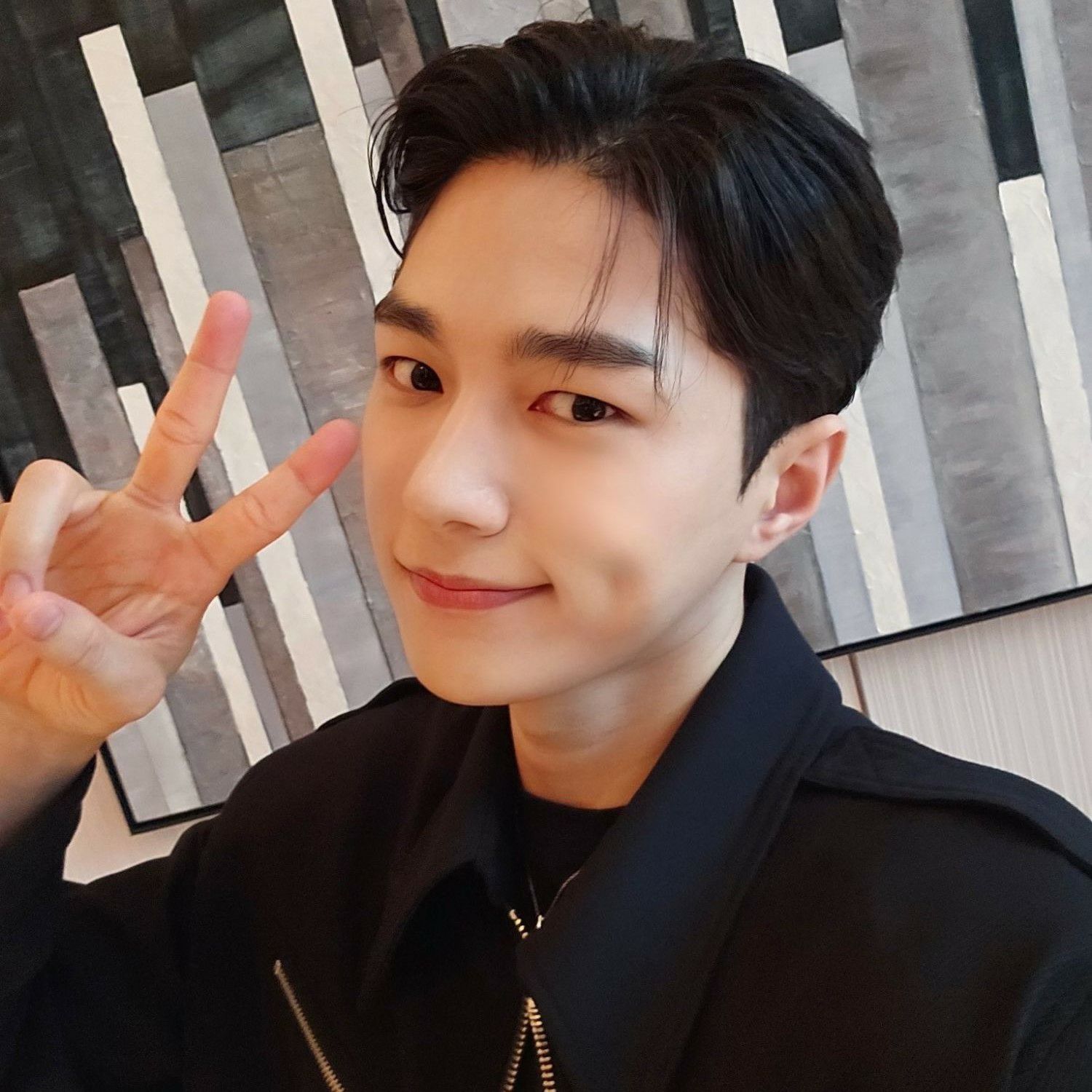 Recent activity shot of Kim Myungsoo (L)