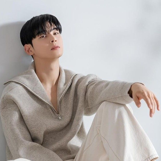 Recent activity shot of Cha Eunwoo