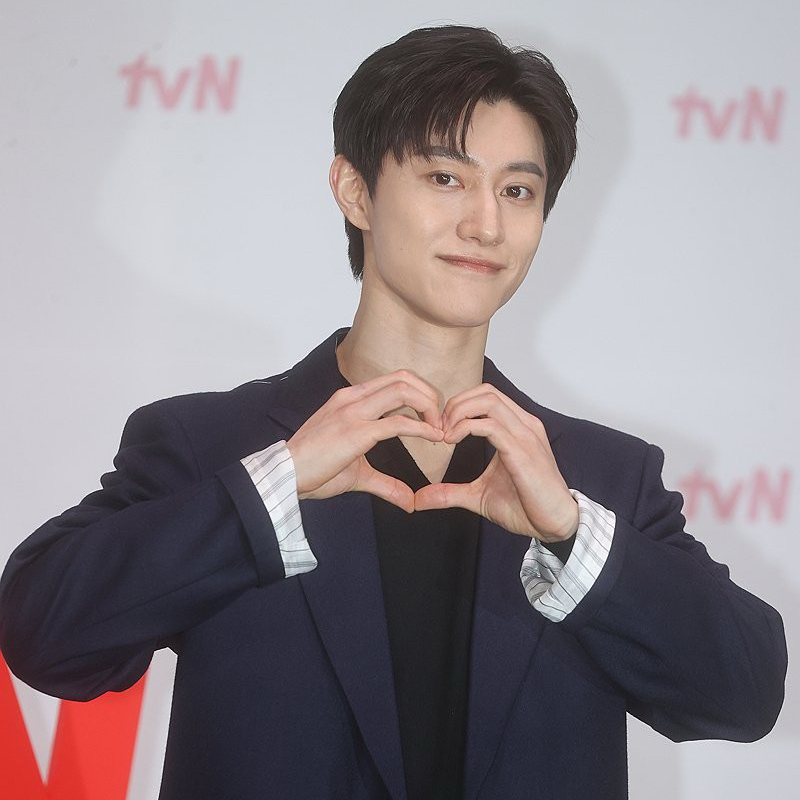 Behind-the-scenes cut of Kwak Dongyeon