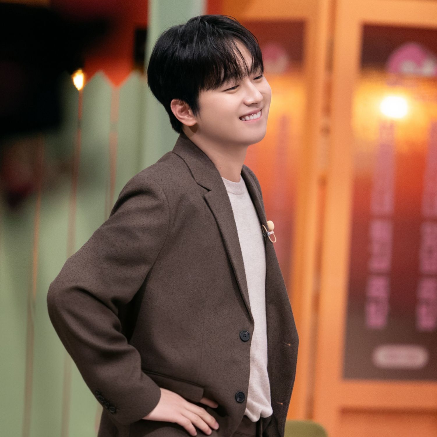 粉丝拍下的李灿元瞬间