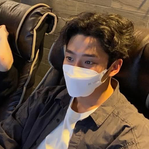 A moment captured by a fan of Rowoon