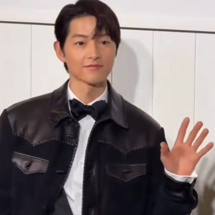 粉絲拍下的宋仲基瞬間