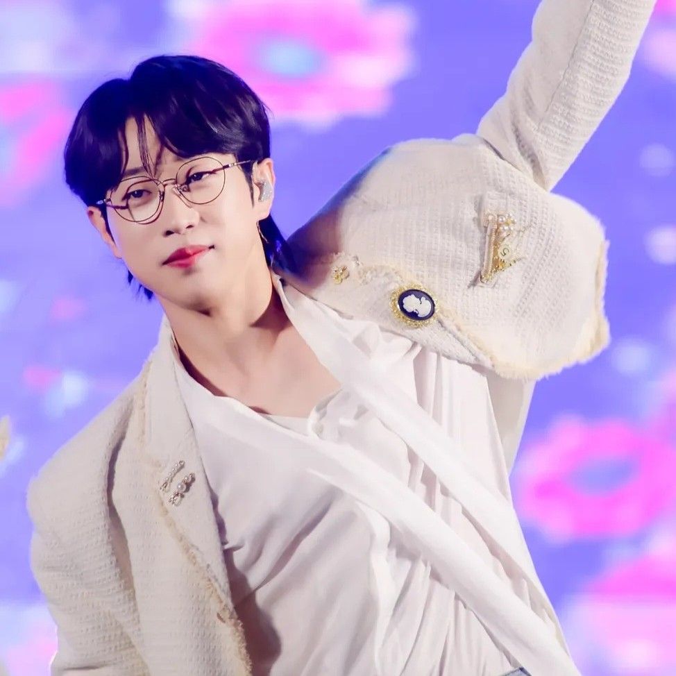 A moment captured by a fan of An Sunghoon