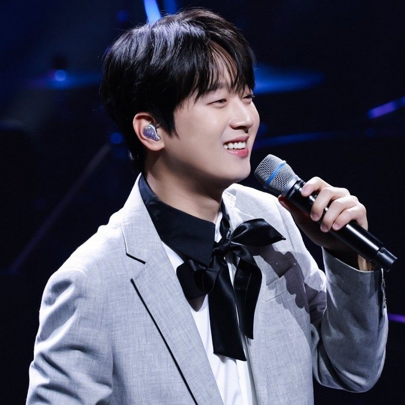 Behind-the-scenes cut of Lee Chanwon