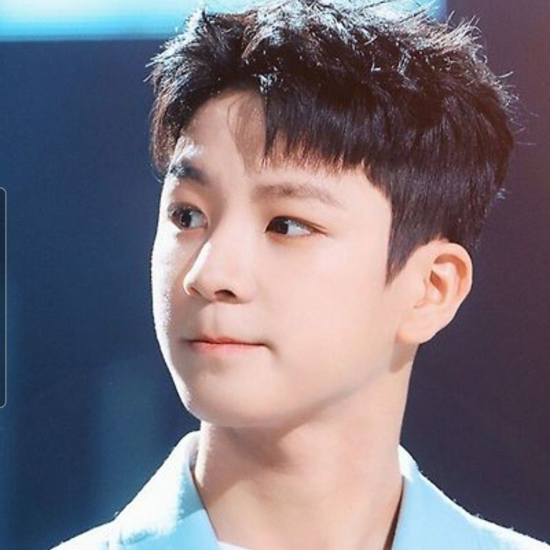 A moment captured by a fan of Jeong Dongwon